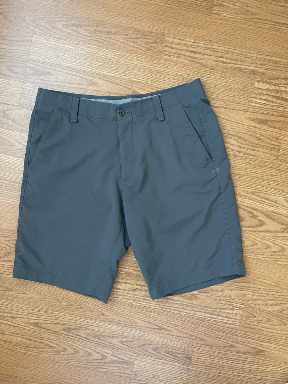 Under Armour Men's 10” Solid Performance Shorts - Charcoal golf athletic